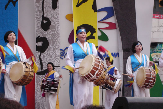 2010서울젊은국악축제 ‘청마오름’ 노원문화의 거리 개막식 축하 공연. ⓒ김민자