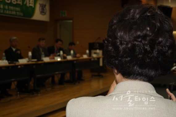 석호정 존치 방안에 대해 질문을 하는 서울 시의회 김연선 의원