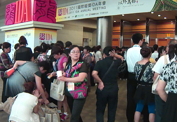 8월 4일 개막식에 참석하기 위해 많은 중국인들이 한국을 방문했다.